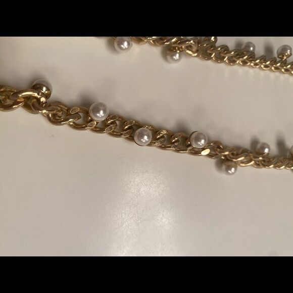 4/$20 New Look Gold & Pearl Necklace - Picture 5 of 7